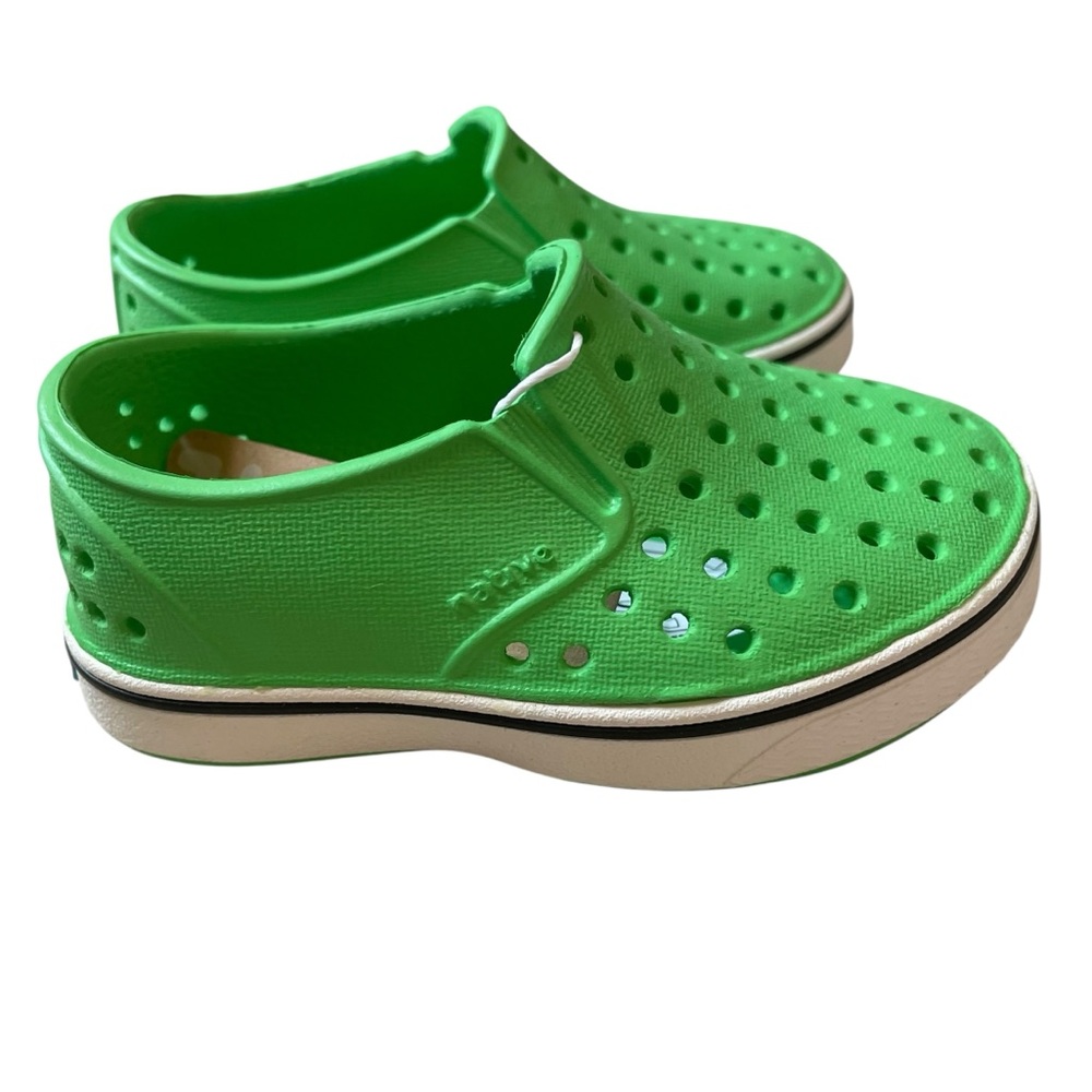 Native‎ Miles Grasshopper Green Shoes NWT Size 4